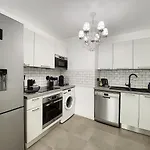 Apartment Palm With A Swimming Pool