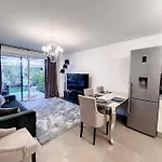 Palm With A Swimming Pool Apartment