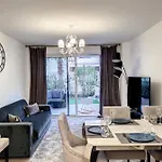Palm With A Swimming Pool Apartment