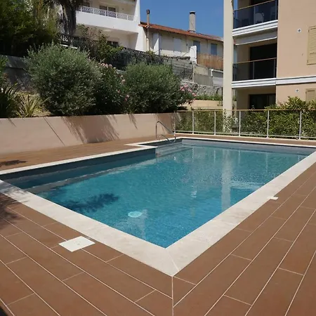 شقة Palm With A Swimming Pool