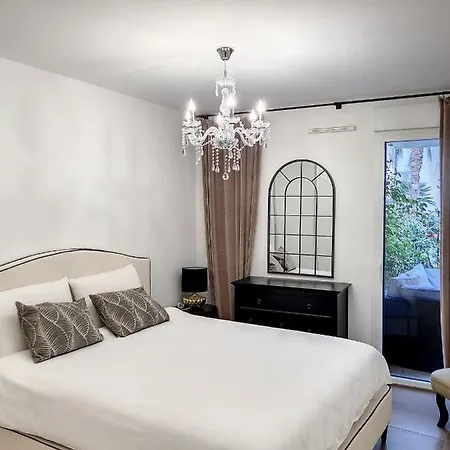 Apartman Palm With A Swimming Pool *