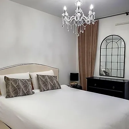 Apartman Palm With A Swimming Pool