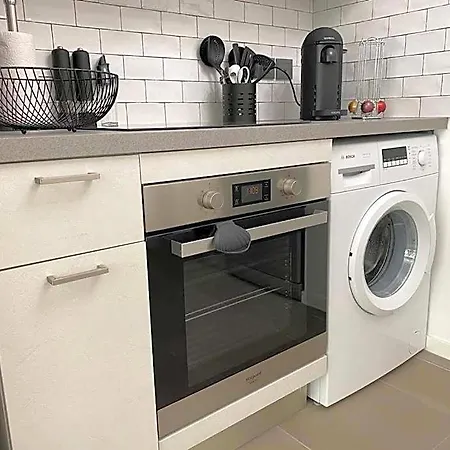 Apartman Palm With A Swimming Pool