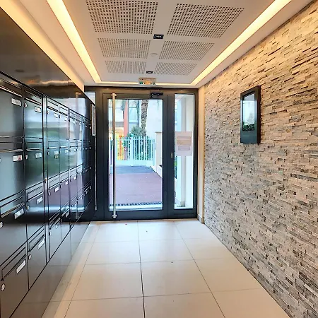 Palm With A Swimming Pool * Cannes