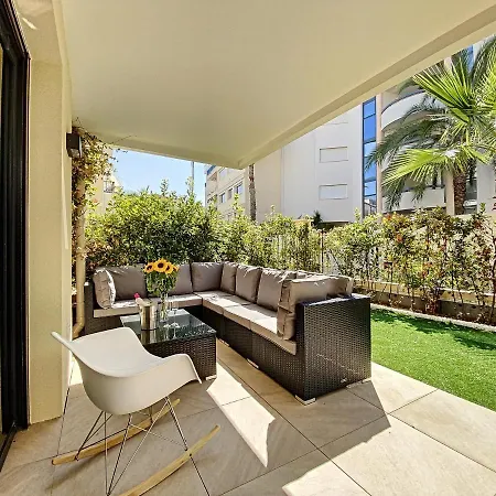 Palm With A Swimming Pool * Cannes