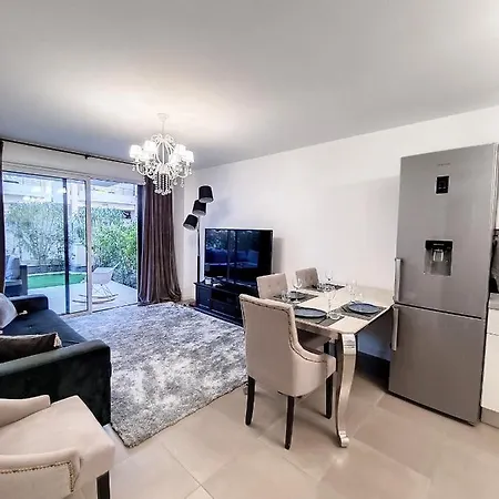 Bel Avec Piscine Dans La Résidence Appartement