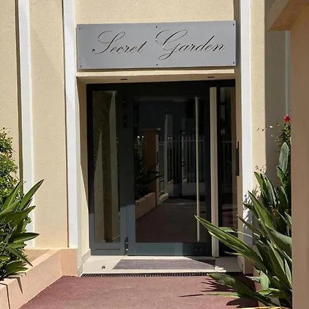 Palm With A Swimming Pool Apartment Cannes